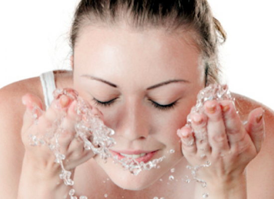 Как да измиваме лицето си  и каква да е температурата на водата?
